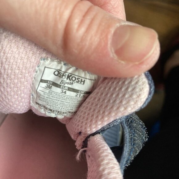 Oshkosh sneakers for kids size 3 youth - Picture 5 of 5